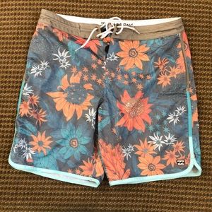 Men’s Large Billabong Swimsuit